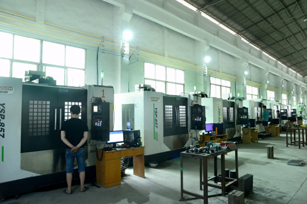 máquinas CNC avançadas para abertura de moldes