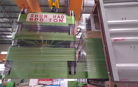 Remessa automática de máquina de prensa de melamina Shunhao de 600 toneladas
    